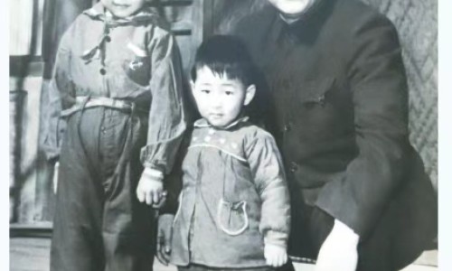两个月孩子睡不踏实总醒是什么原因-两个月孩子指甲缝脏-专业两个月宝宝母乳多久喂一次平台-两个月的婴儿指甲盖里像有脏东西是黑的是怎么回事